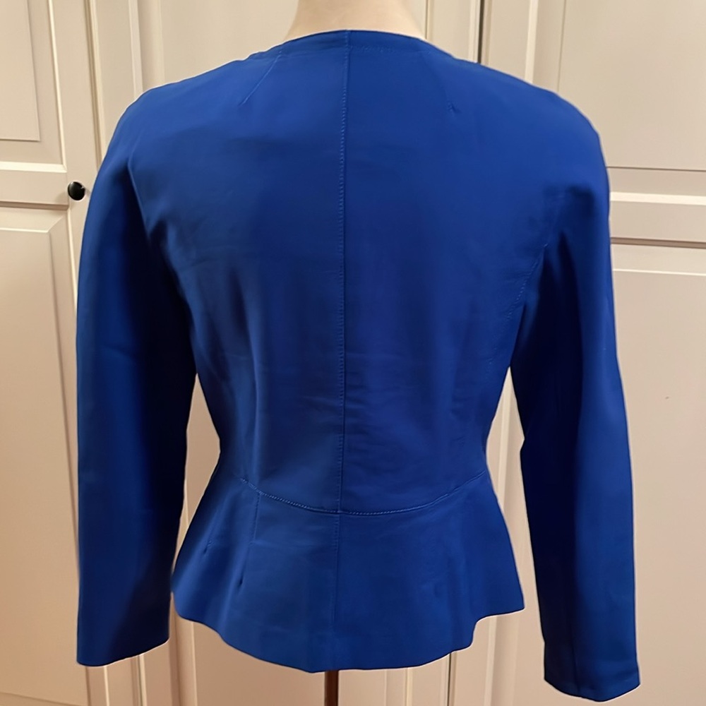 Cobalt suit set (jacket & skirt) NWT.Size 8. Zippered back.